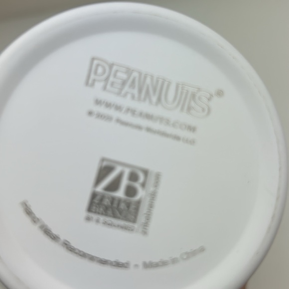 Snoopy Peanuts Christmas cup with lid and straw Zrike Brands by R Squared - Picture 8 of 16